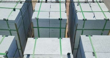 茂名 芝麻白花岗岩5公分地铺石 花岗岩厂家工厂装车日常