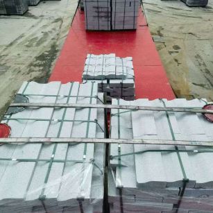 茂名 芝麻白仿形加直形路沿石出货日常