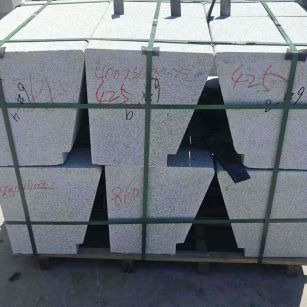 茂名 芝麻白异形坐凳，石凳