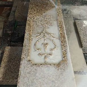 茂名 黄金麻花岗岩异形加工雕刻栏杆大柱