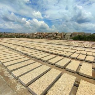 茂名 黄金麻花岗岩荔枝面地铺石防护中