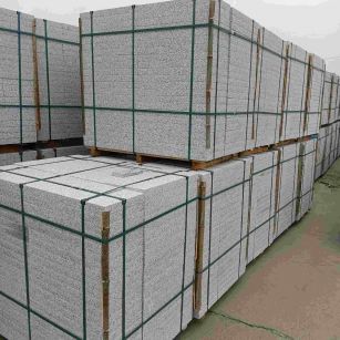 茂名 白麻花岗岩石材荔枝面地铺石（300*600*50）