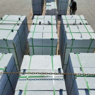 茂名 芝麻白花岗岩5公分地铺石 花岗岩厂家工厂装车日常