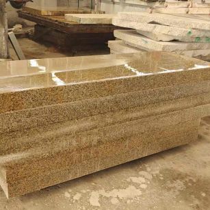 茂名 黄金麻栏杆料半成品加工中