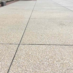 茂名 黄金麻花岗岩石板材荔枝面地面铺装效果