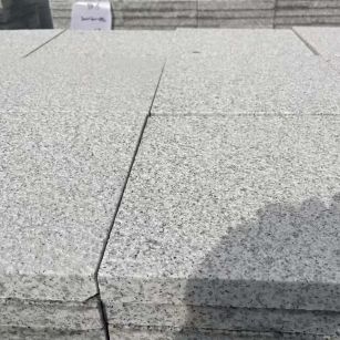 茂名 白麻花岗岩石材推荐 荔枝面地铺石