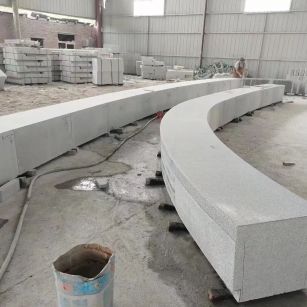 茂名芝麻白花岗岩石板材 园林光面弧形坐凳