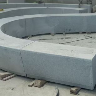 茂名 芝麻白花岗岩光面弧形坐凳