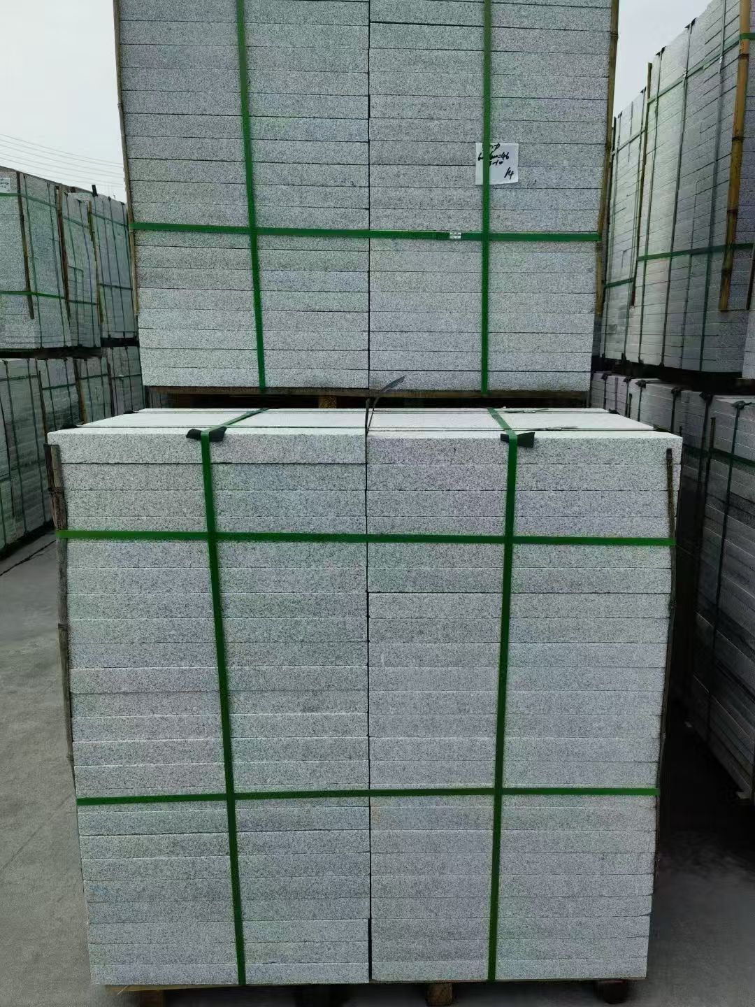 茂名 芝麻白火烧，园林广场市政工程地铺石，1.8~5.0厚均有现货