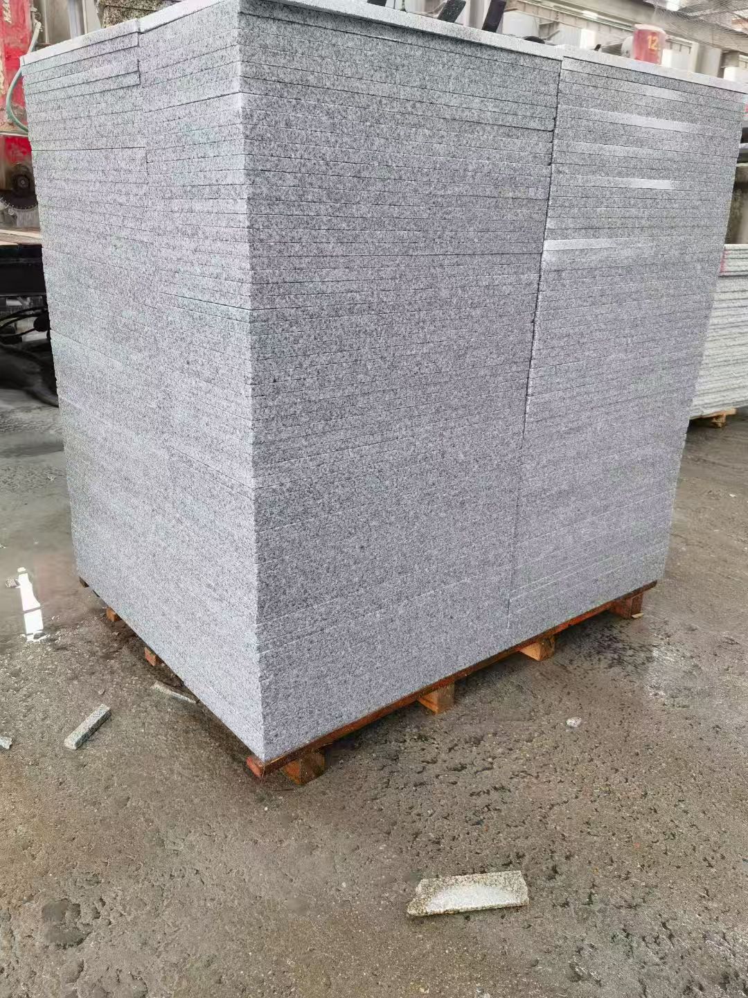 茂名 芝麻白火烧面1.8厚300*600地铺石，尺寸标准，厚薄均匀