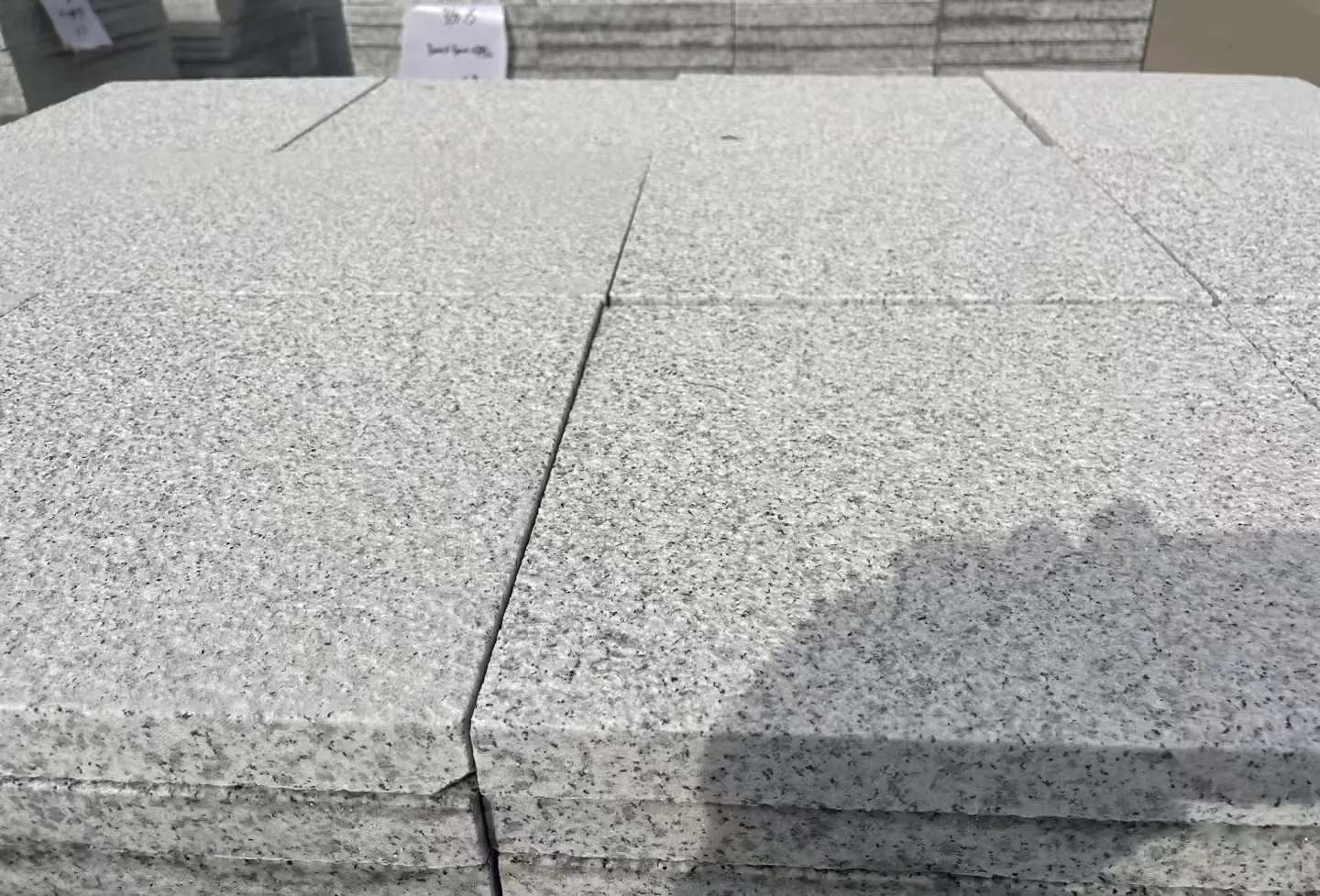 茂名 白麻花岗岩石材推荐 荔枝面地铺石