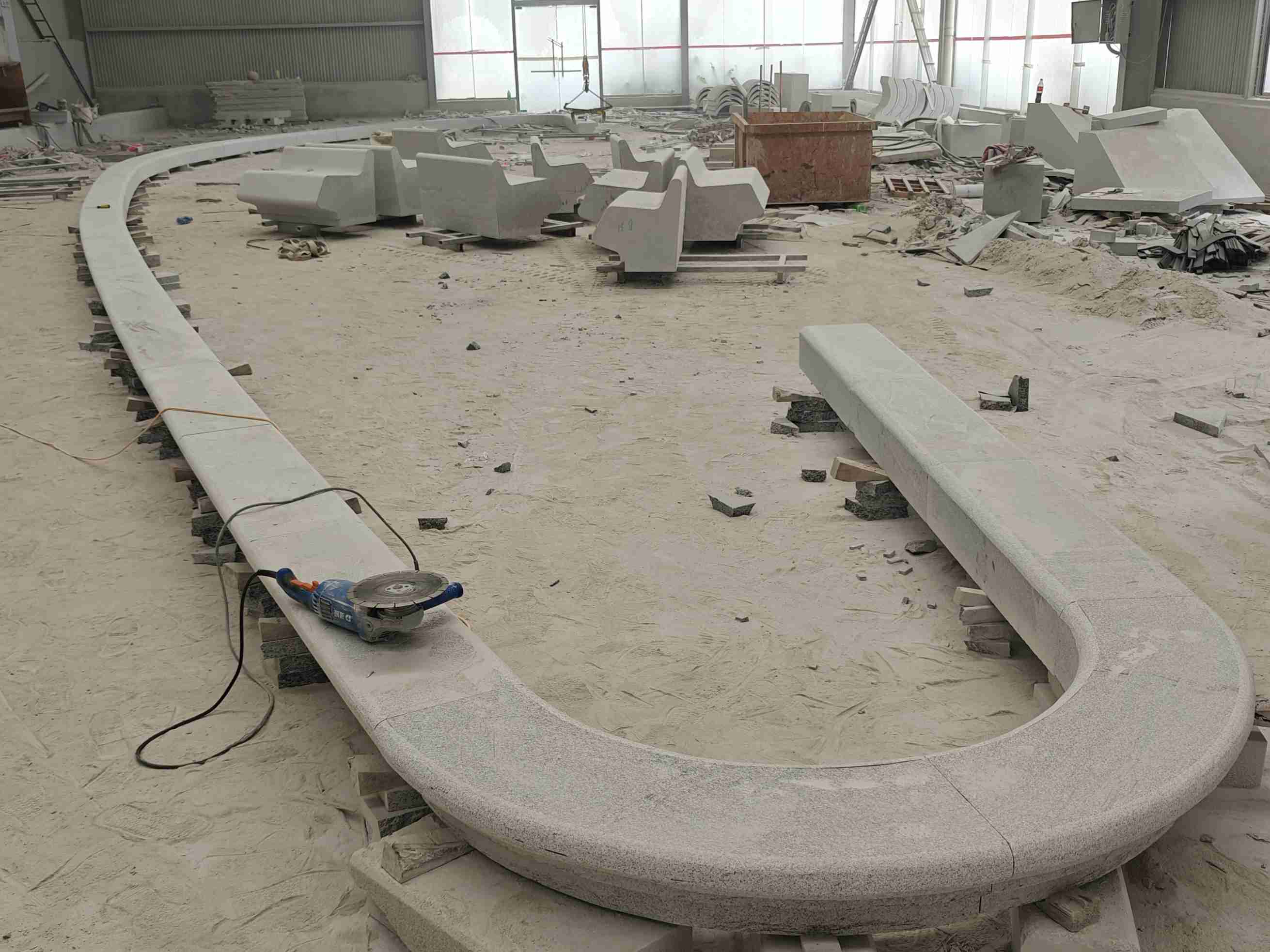 茂名 芝麻白花岗岩弧形花坛石，坐凳石