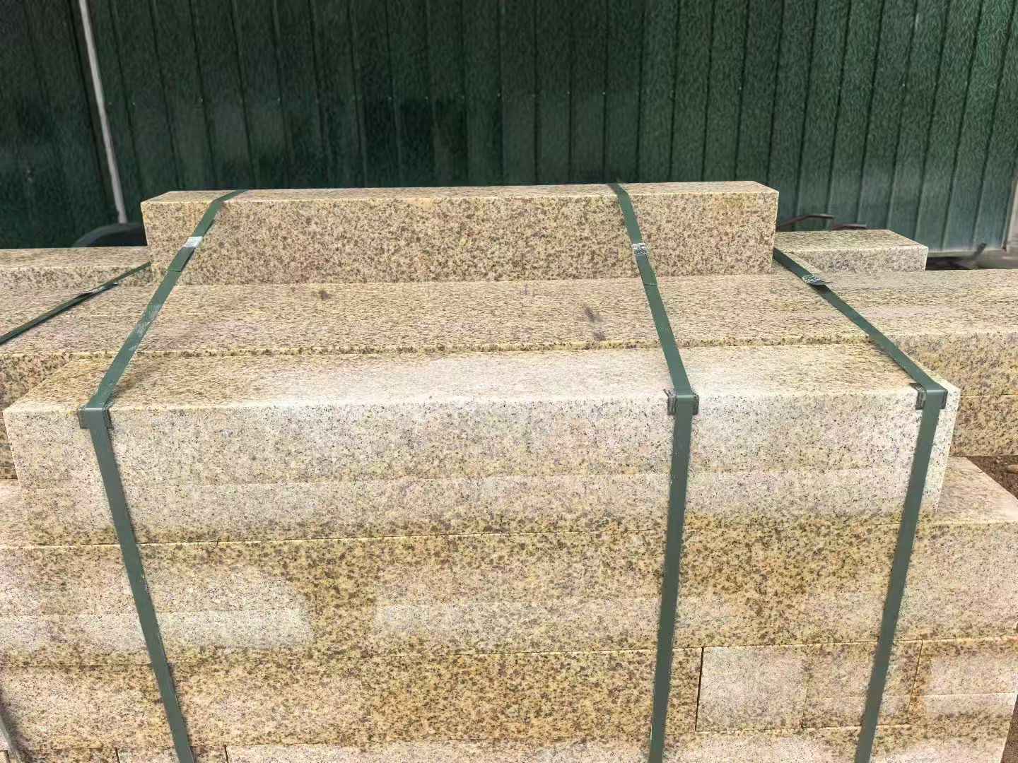 茂名 黄金麻花岗岩石材机切面栏杆料半成品