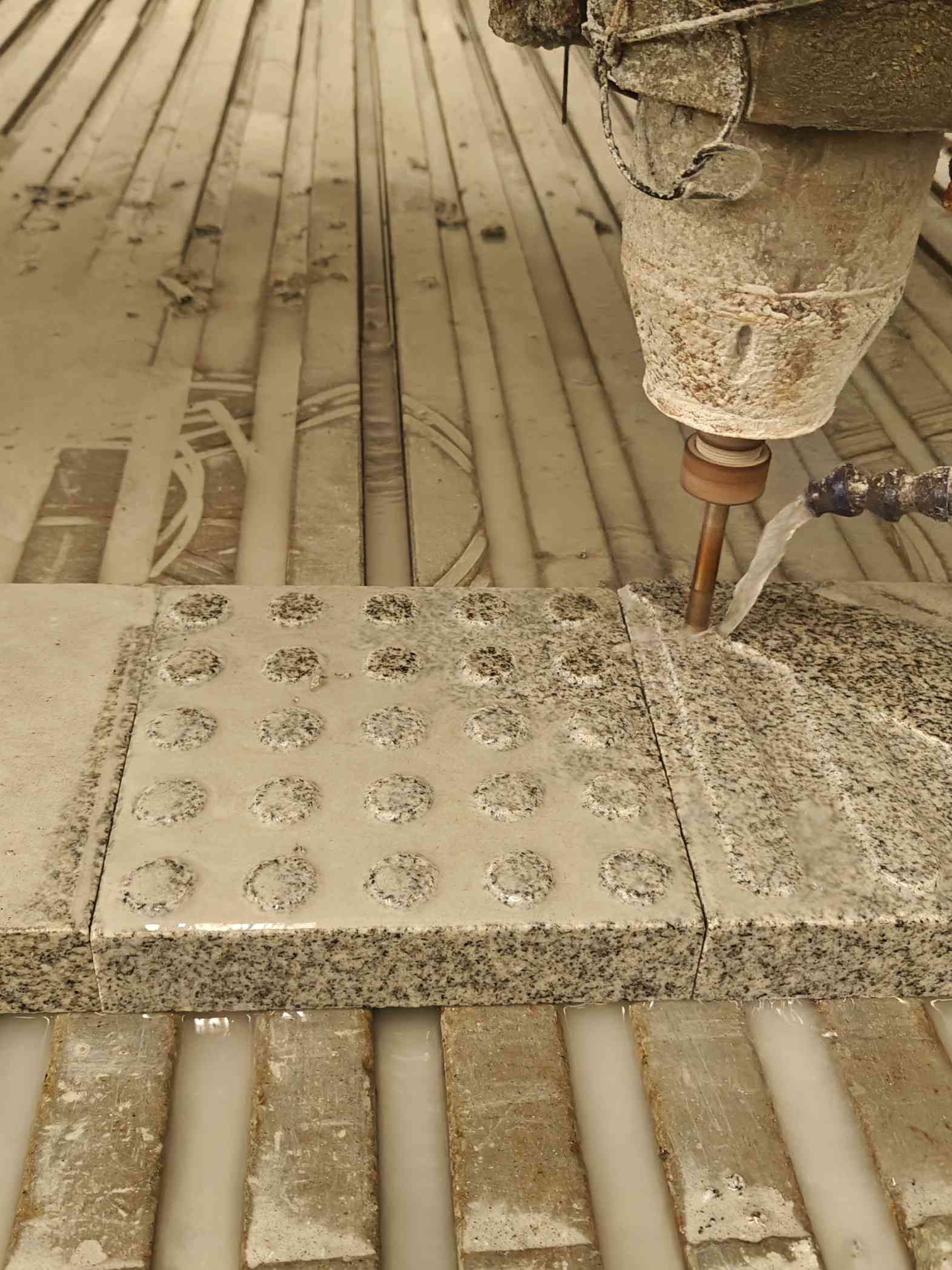 茂名 芝麻白花岗岩石材盲人石、盲道石、盲点石