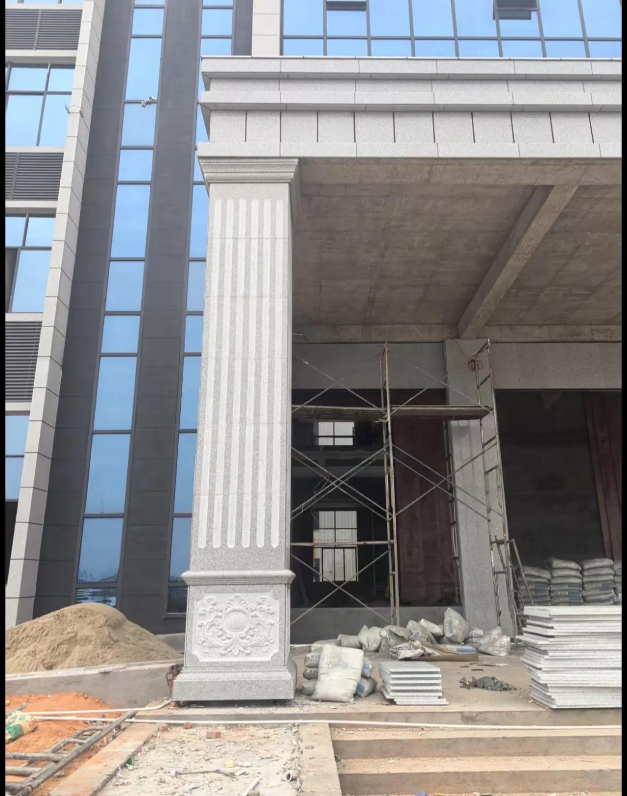 茂名 芝麻白光面花岗岩门楼大柱（罗马柱）配雕花底座