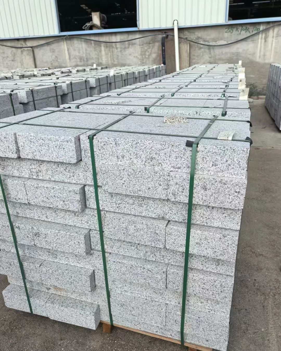 茂名 白麻花岗岩路沿石，弧形路沿石，道牙石，马路牙子，界石，路缘石，平沿石，直岩石，平缘石等