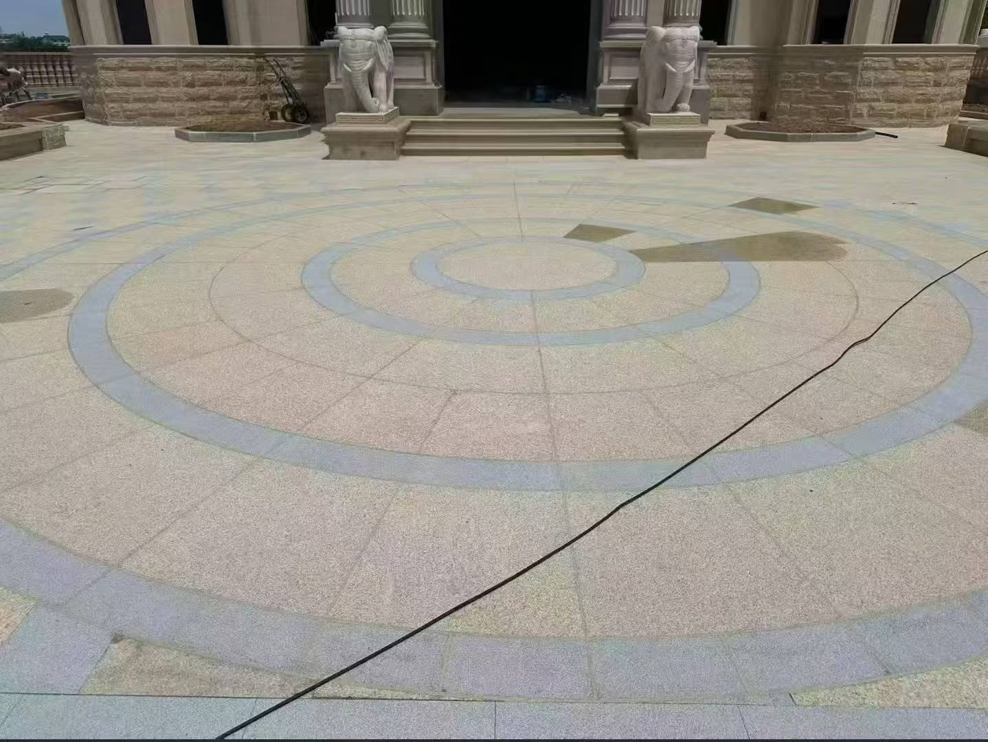 茂名 黄金麻芝麻灰花岗岩石材地铺拼接效果