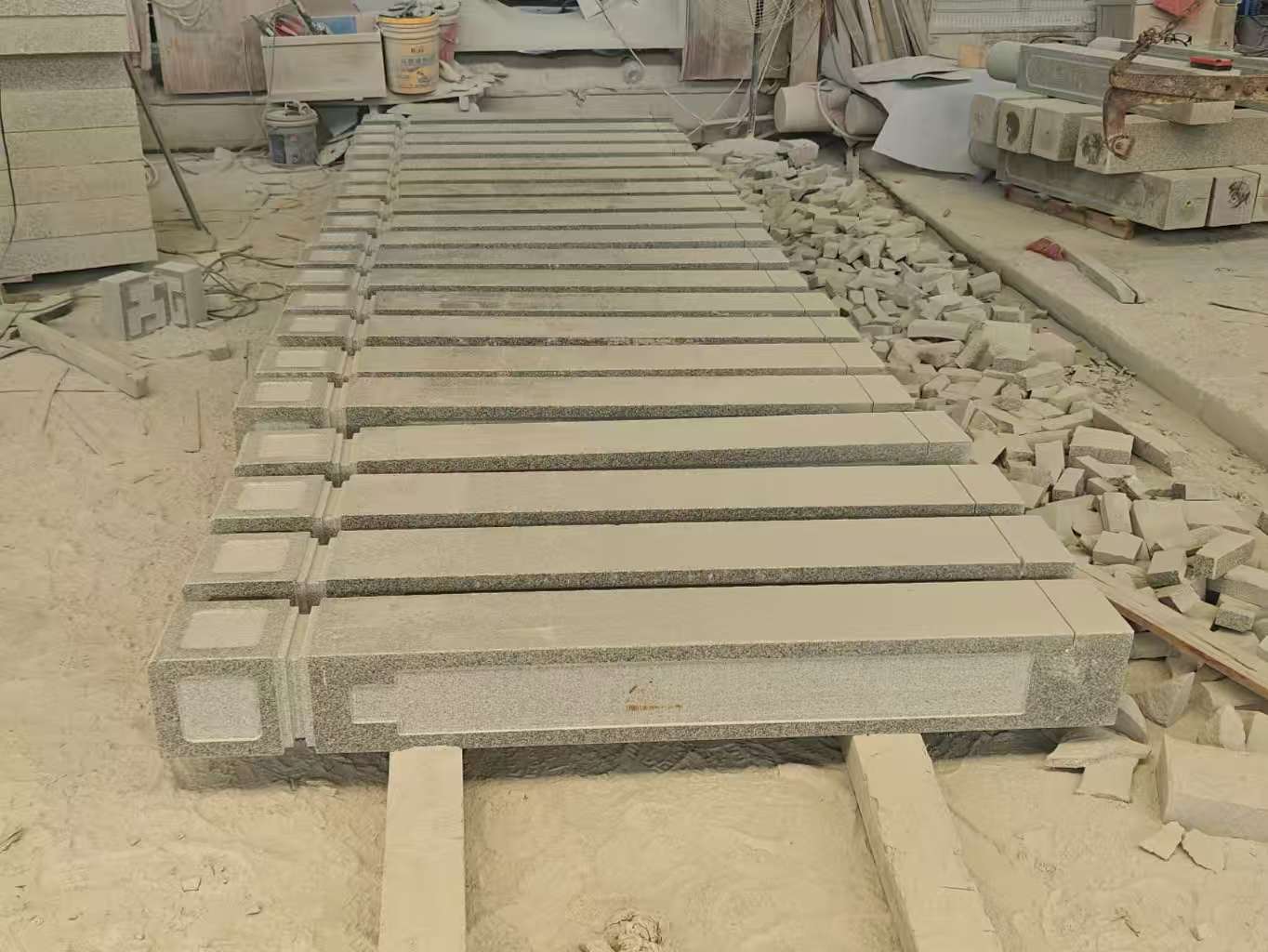 茂名 芝麻白异形加工雕刻-栏杆大柱，方柱