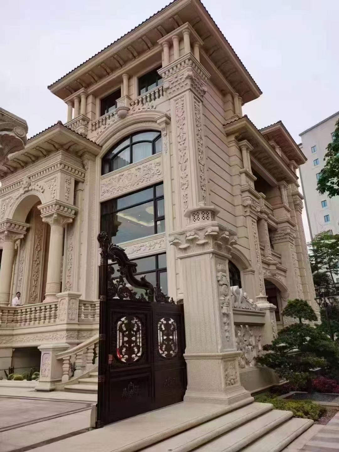 茂名 黄金麻花岗岩别墅外墙干挂效果展示