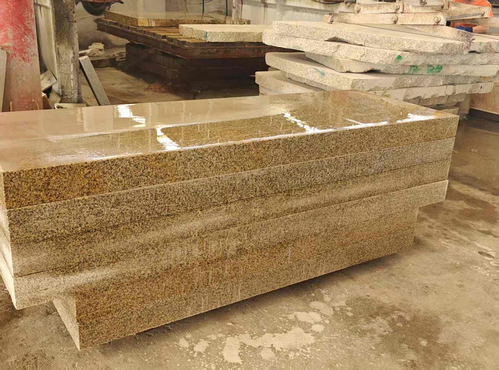 茂名 黄金麻栏杆料半成品加工中