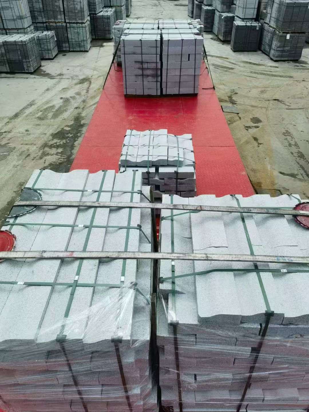 茂名 芝麻白仿形加直形路沿石出货日常