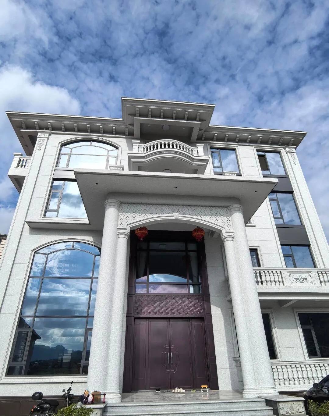 茂名白麻别墅外墙干挂石材效果示例