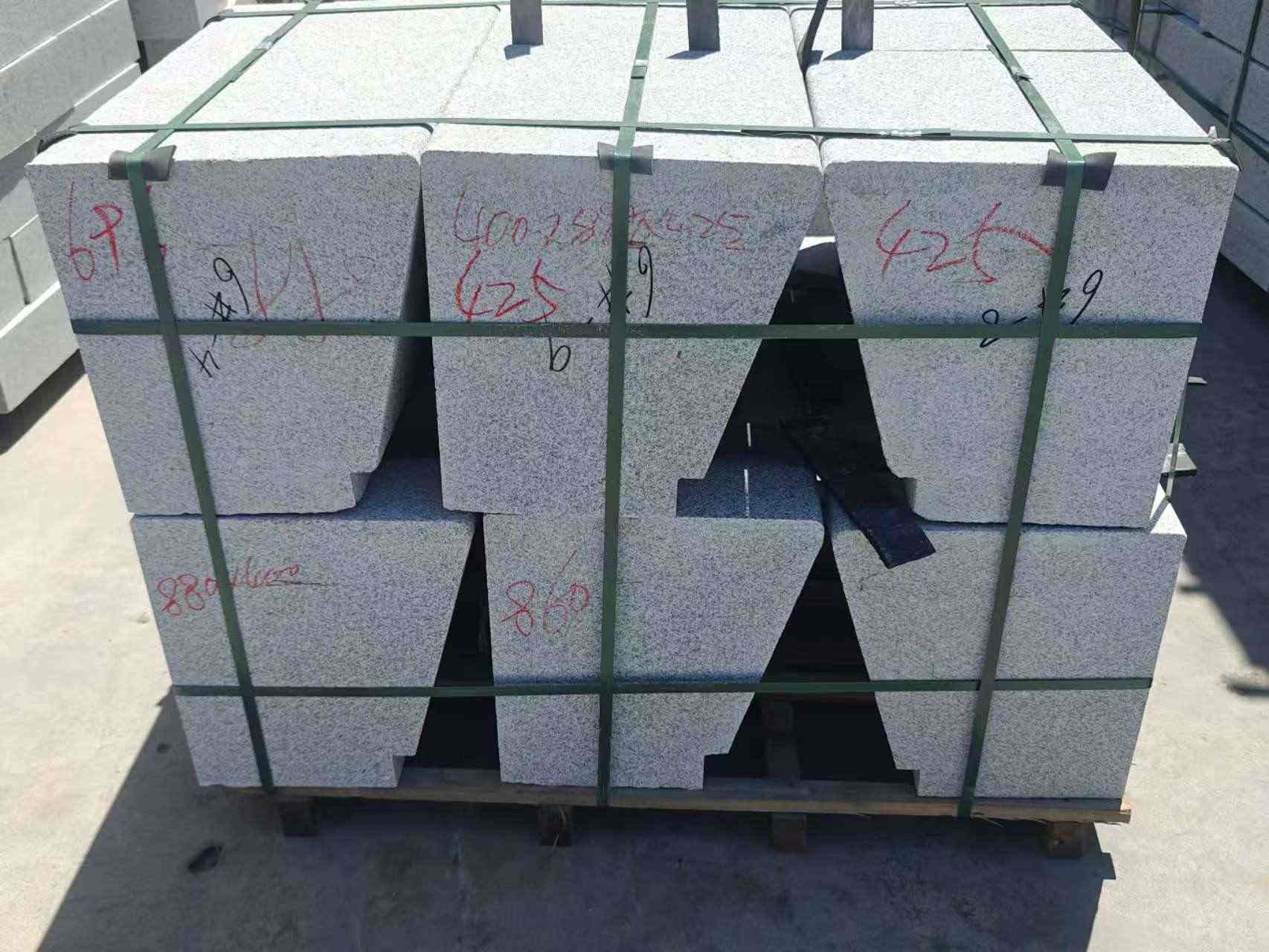 茂名 芝麻白异形坐凳，石凳