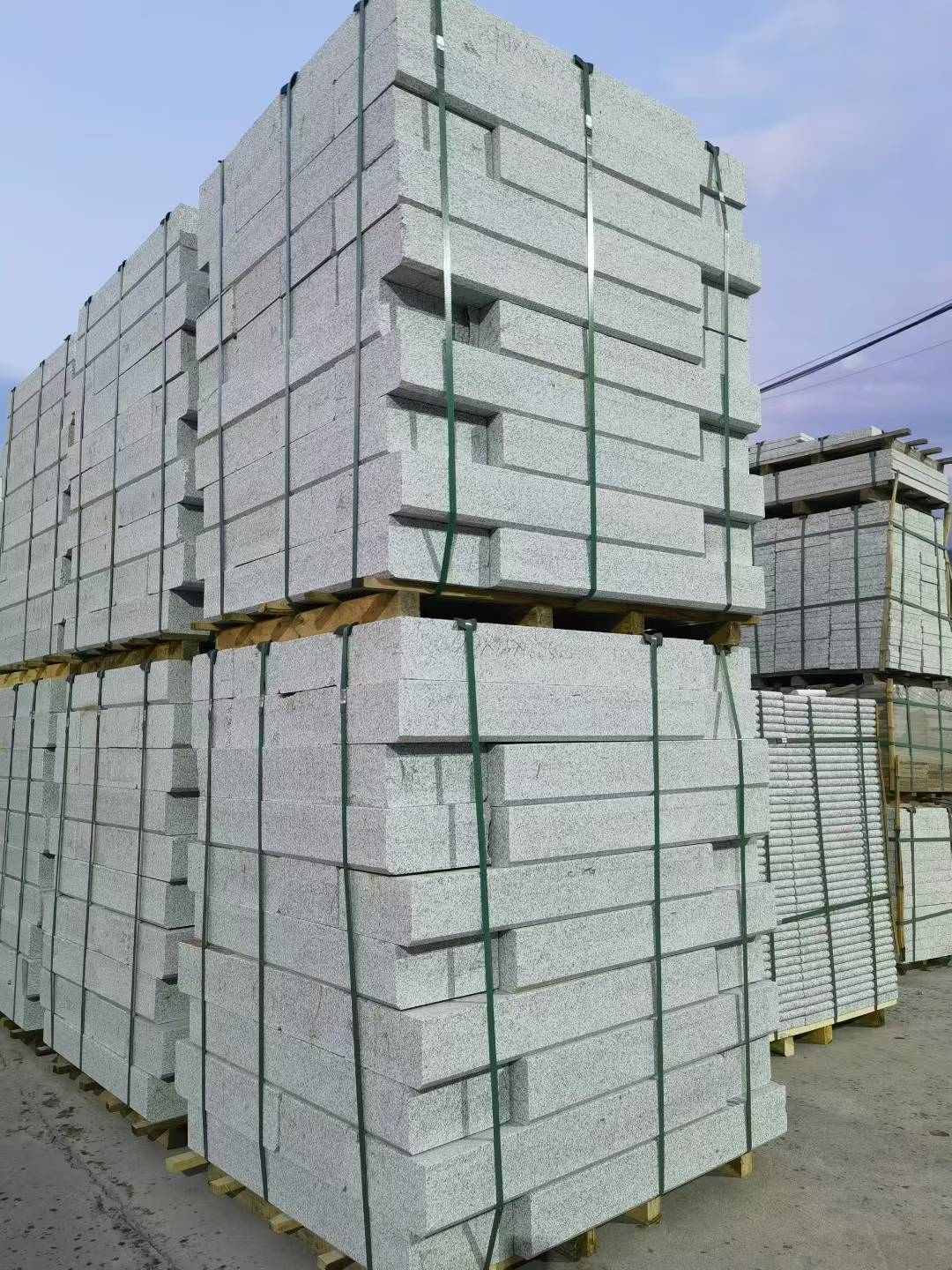 茂名 芝麻白花岗岩路沿石，路缘石，路肩石，道牙，立缘石，马路牙子，街沿石，侧石等