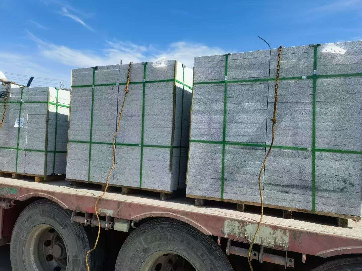 茂名 芝麻白花岗岩地铺石装车日常