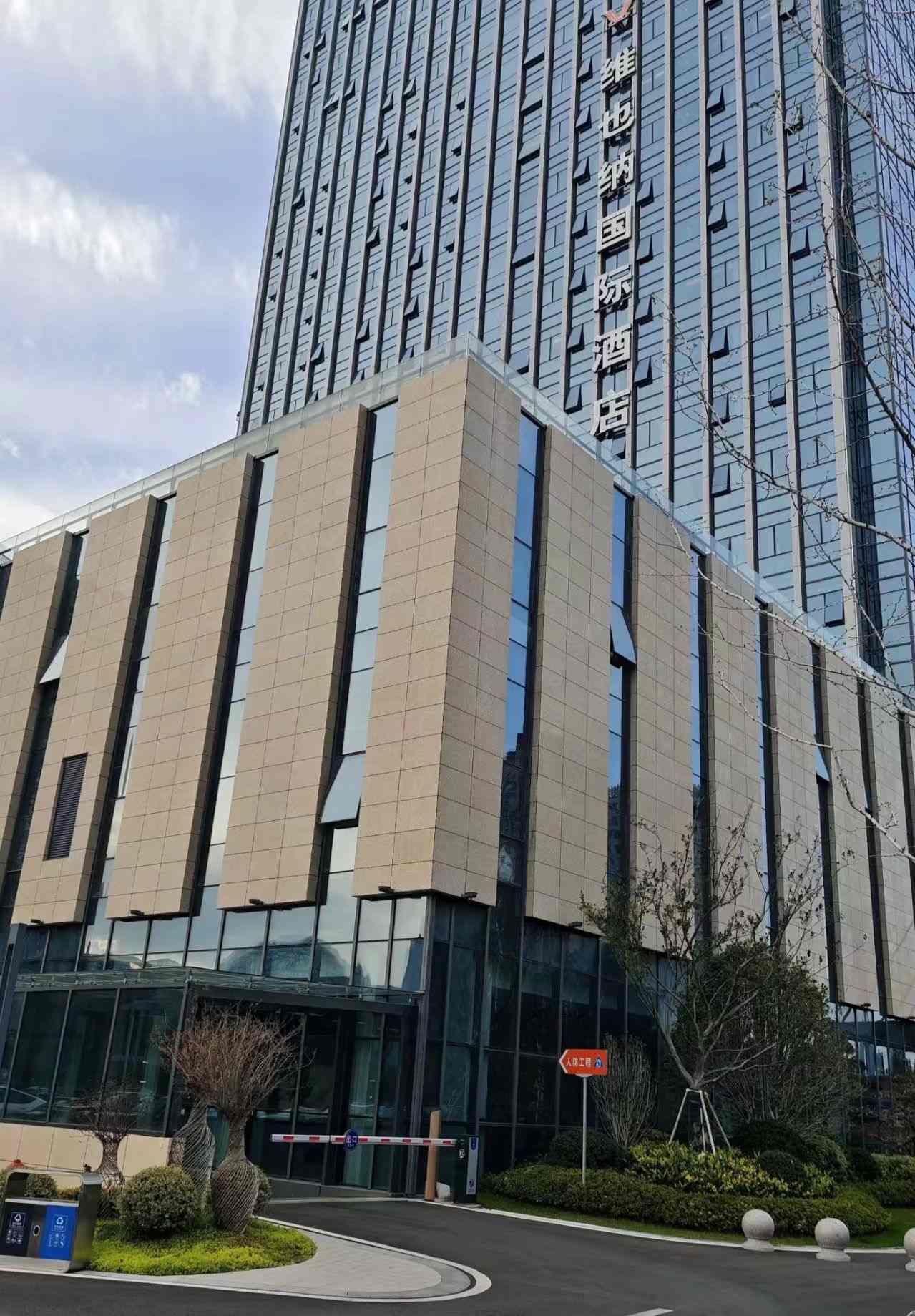 茂名 黄金麻花岗岩外墙干挂