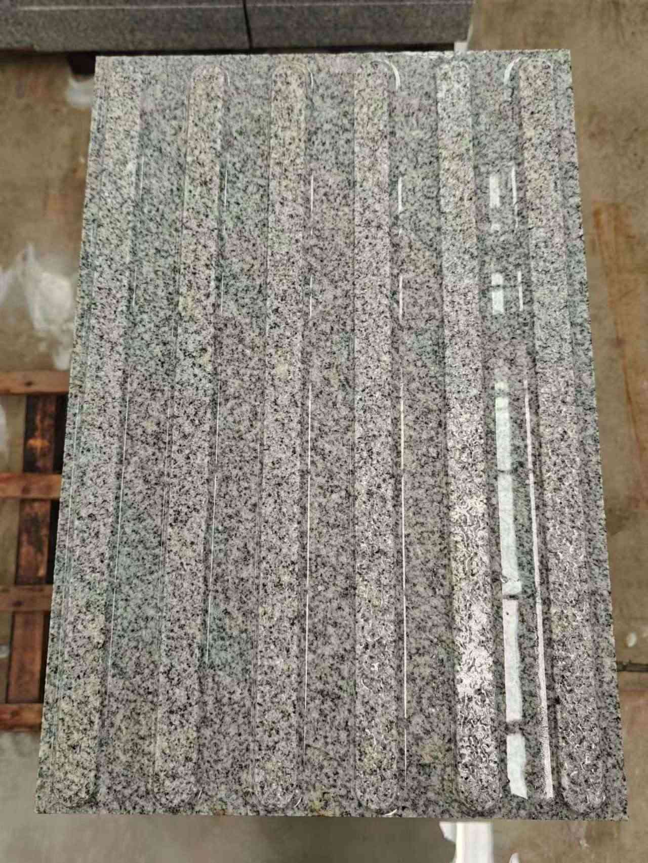 茂名 芝麻白花岗岩荔枝面雕刻盲道，盲条