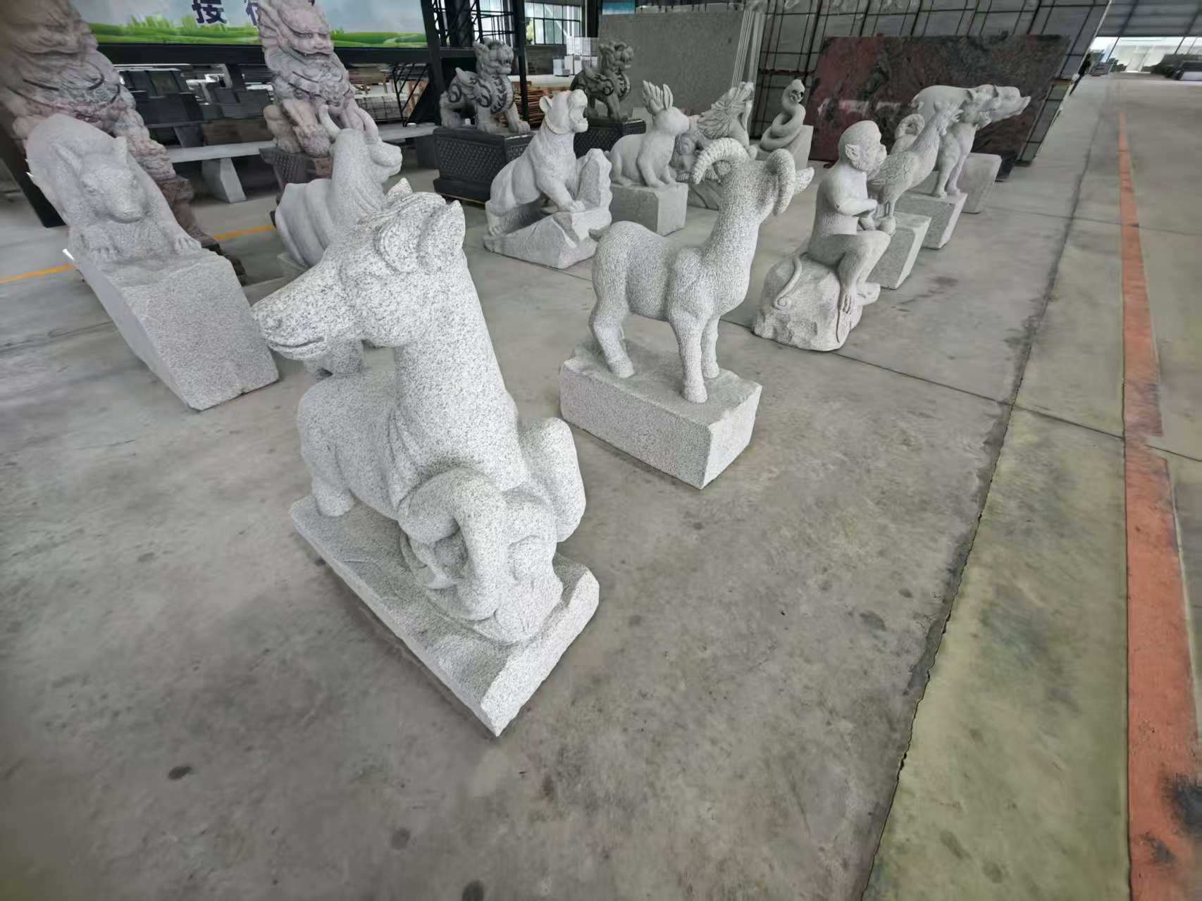 茂名 芝麻白花岗岩造型立体雕刻——十二生肖
